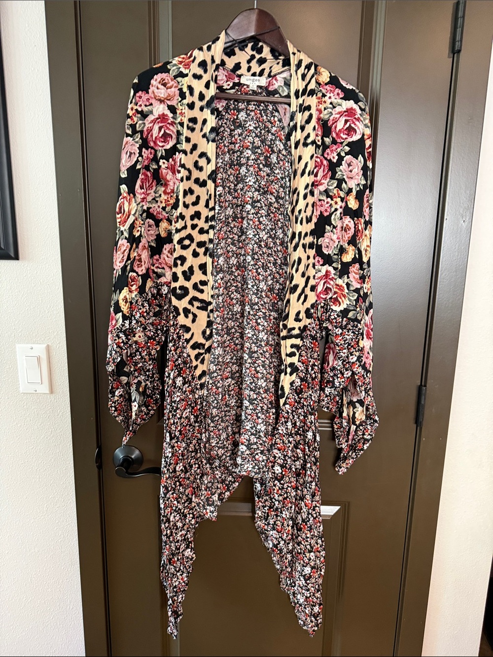 Umgee Mixed Floral & Leopard Print Draped Kimono in Black, Cream & Pink